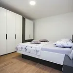 Apartment Ana Primosten