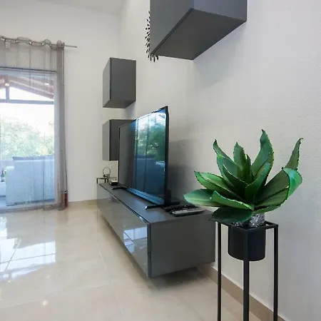 Ana Apartment *