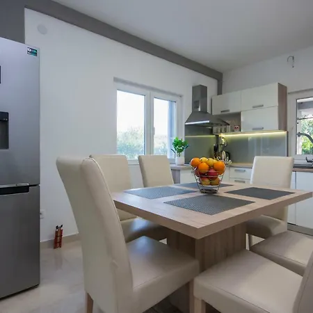 Apartment Ana Primosten