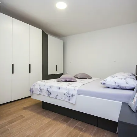 Apartman Ana Primosten